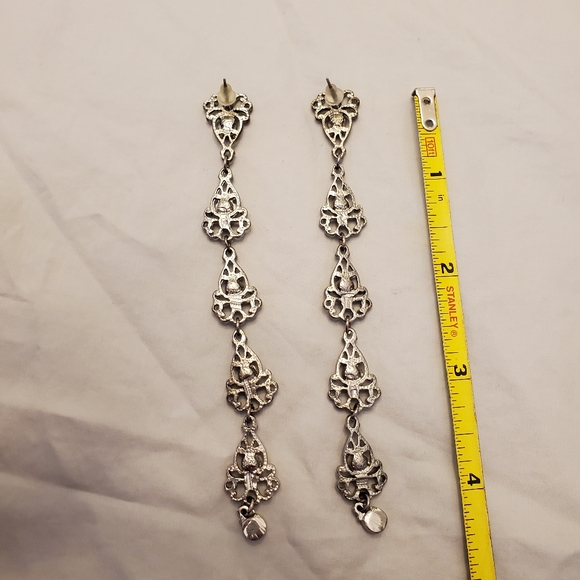 Silver & crystal filigree dangle earrings - Picture 3 of 3